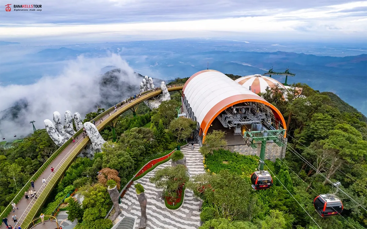 Cable car intermediate station Marseille viewpoint Ba Na Hills Bali