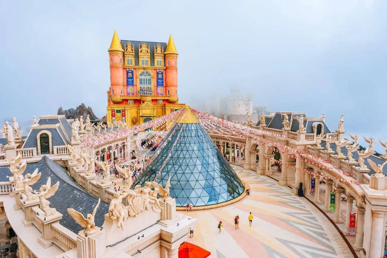 Magic Wall optical illusion trick photography Fantasy Park Ba Na Hills Bali
