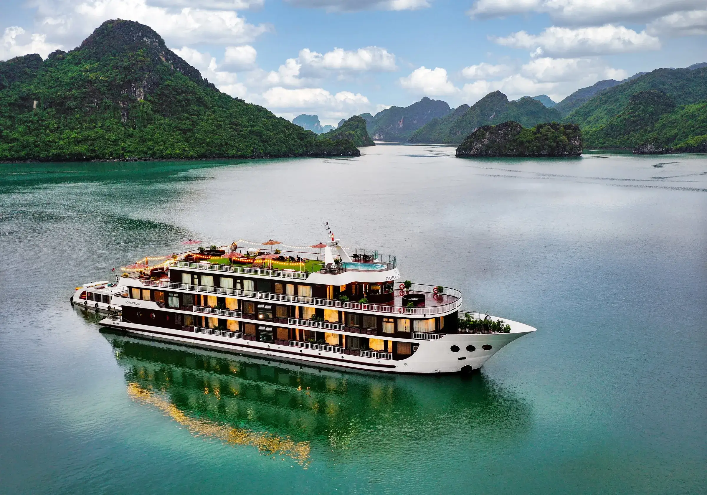 Lan Ha Bay day cruise limestone karsts emerald water Cat Ba Bali
