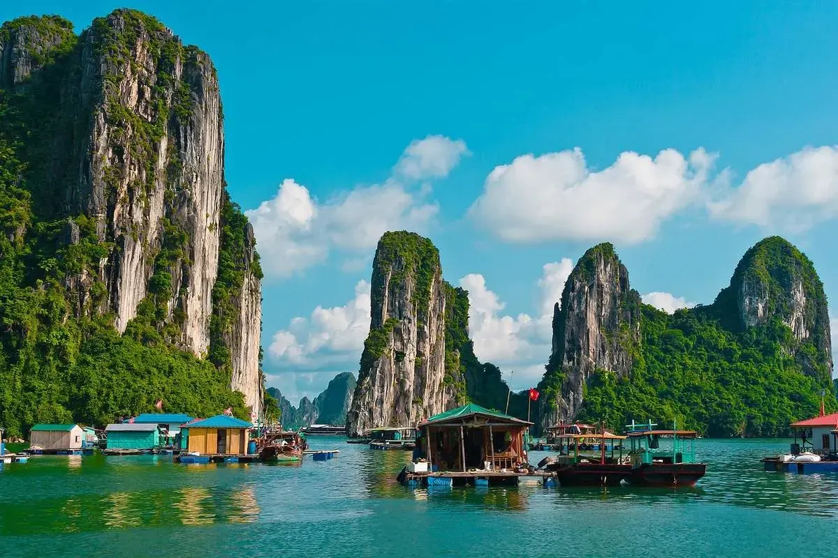 Vung Vieng floating village Lan Ha Bay Bali
