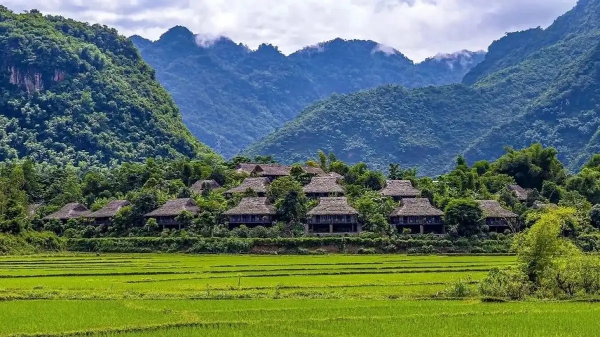 Lac Village White Thai ethnic community stilt houses weaving Mai Chau Bali