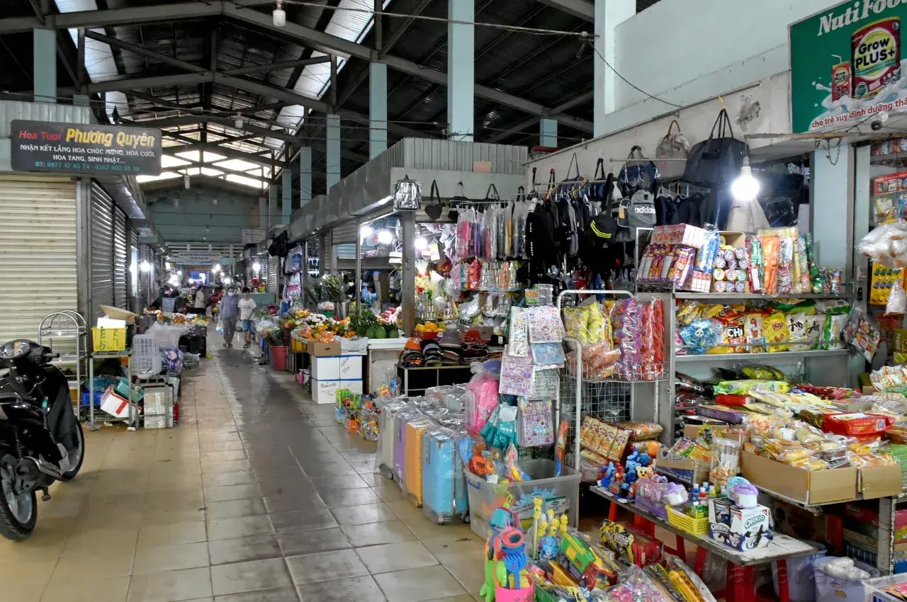Mui Ne Walking Street Russian restaurants bars beach road Bali