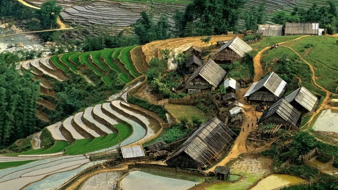 Lao Chai Black Hmong village rice terraces and traditional houses Sapa Bali