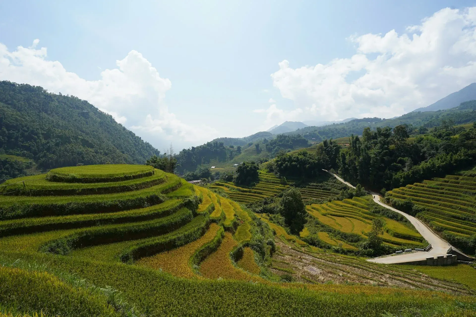 Y Linh Ho Hmong village trekking trail starting point Sapa Bali