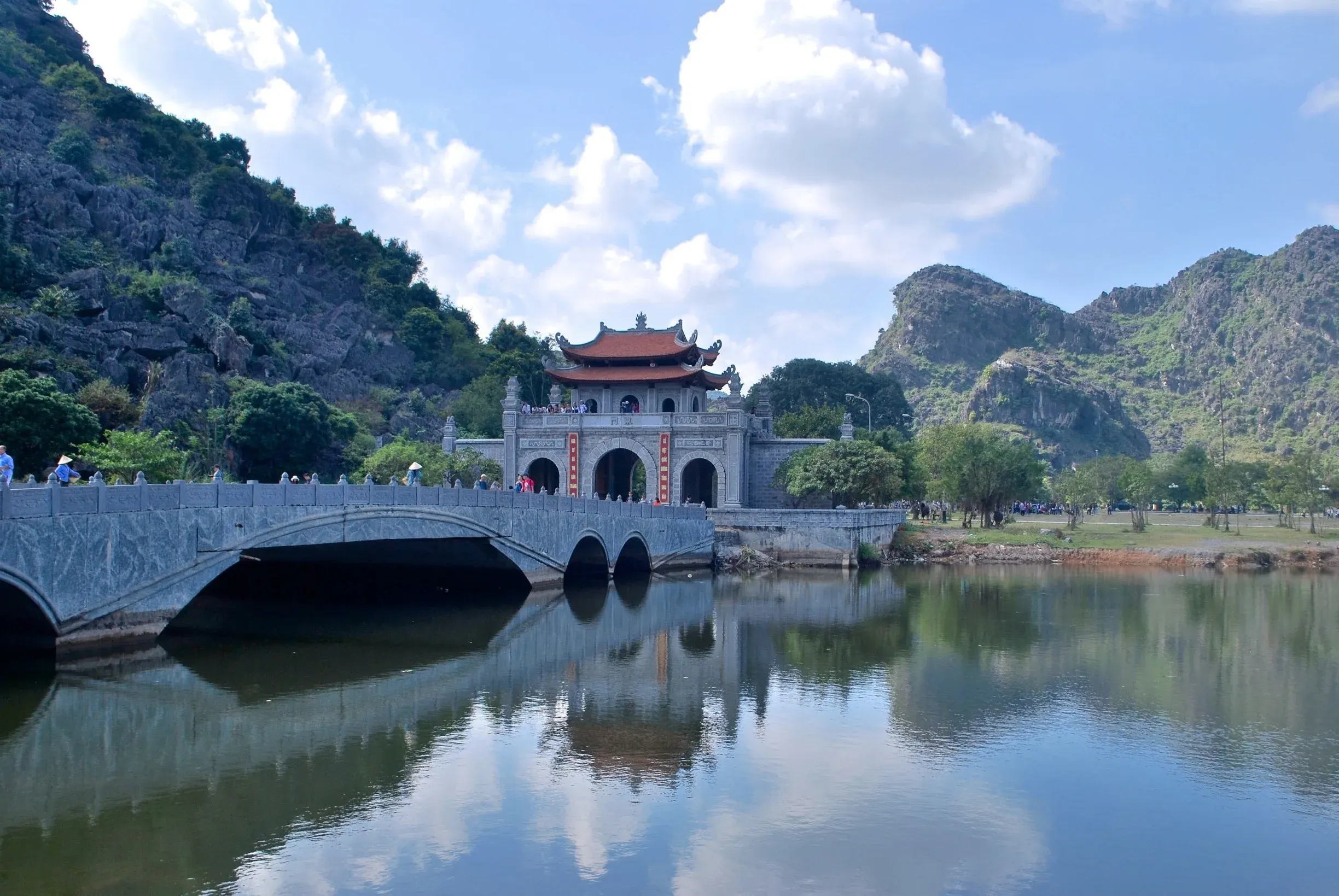 Luxury Tour to North of Bali: Hanoi – Halong Bay