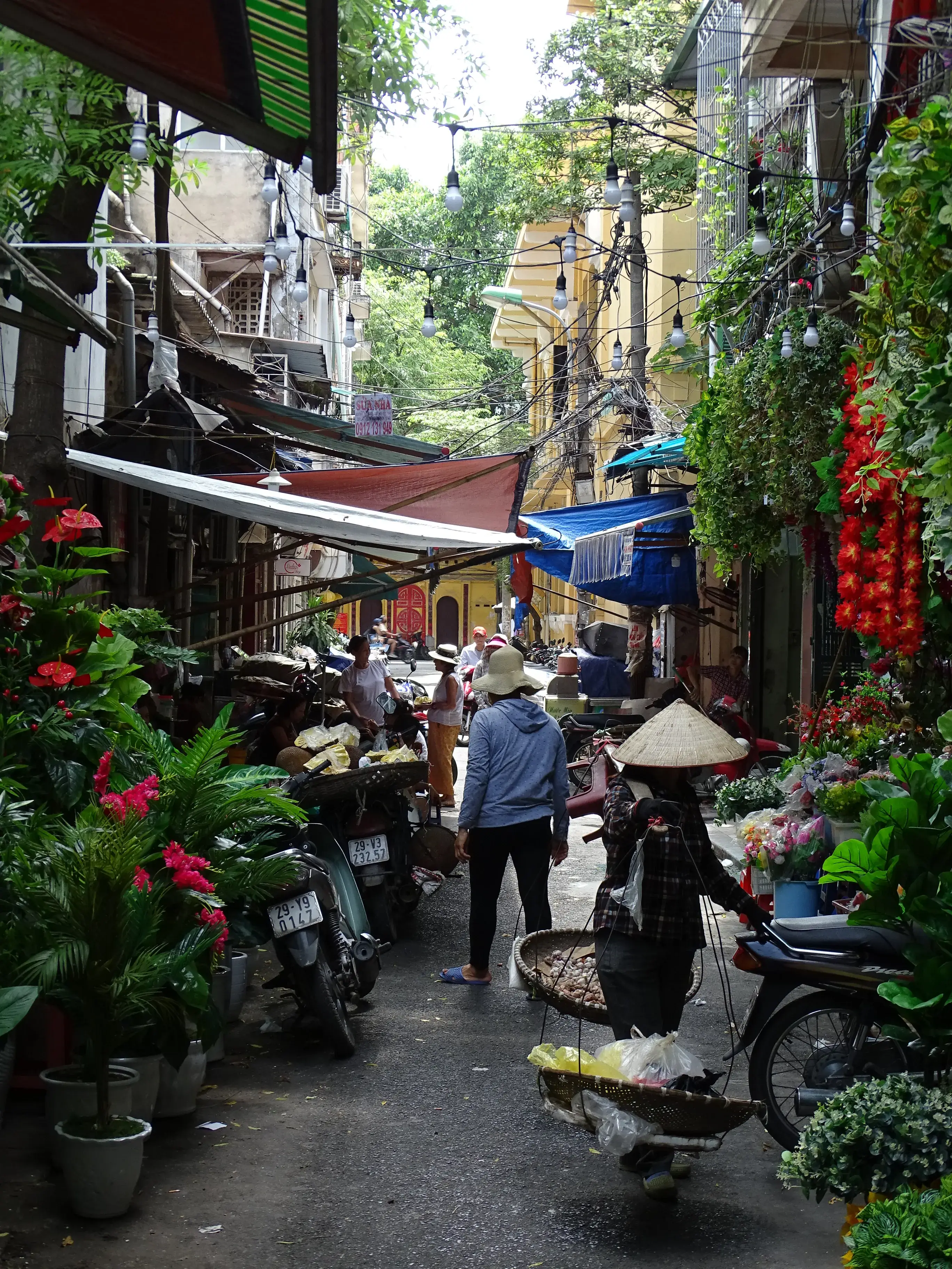old qarter street hanoi